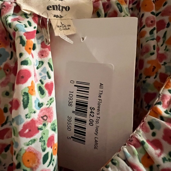 Beautiful top - Picture 2 of 3